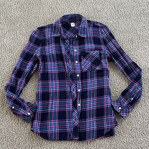 GAP flannel Women's Navy and Pink Plaid Button Down Shirts
 Size small